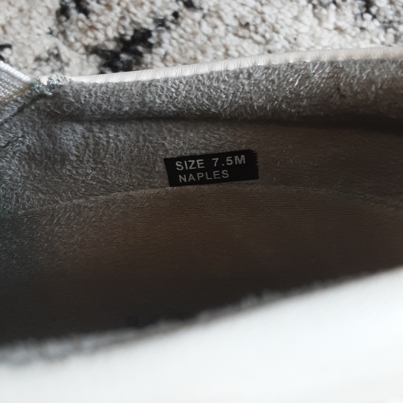 Klogs Nursing Shoes White Slip Resistant - Picture 7 of 11